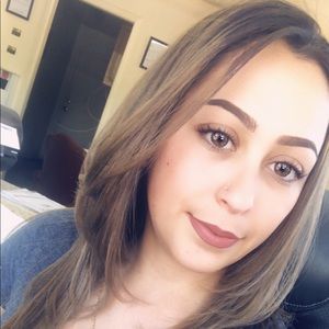 Meet your Posher, Denise